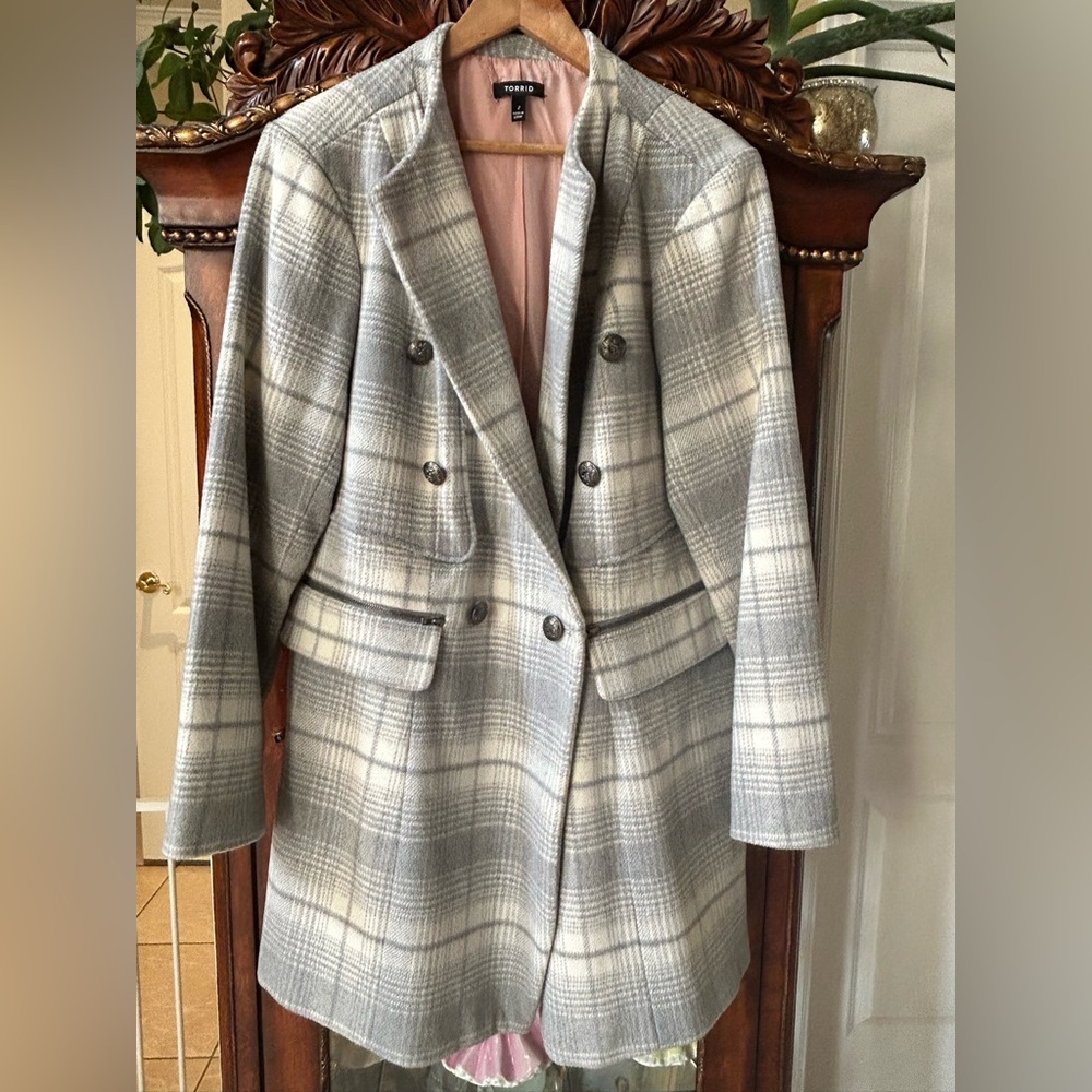 Gorgeous Grey and Cream Plaid Winter Coat